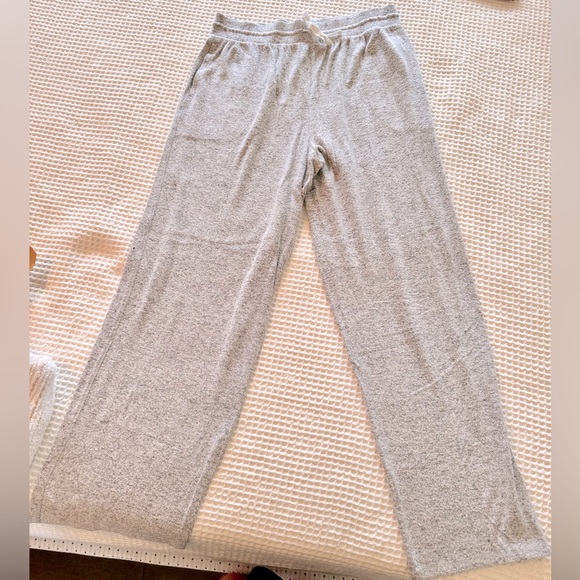 DONNA KARAN Ultra Soft Grey Jogger Pants Wide Leg Loungewear Joggers w Pockets - Picture 3 of 13